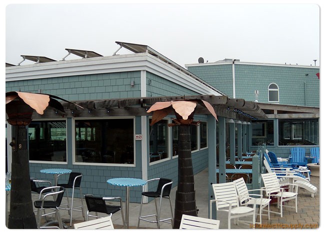 三洋太阳系在平屋顶-山姆的杂烩屋，半月湾，加州