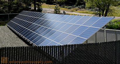 加拿大太阳能电池板接地安装在IronRidge XR1000 Rails上